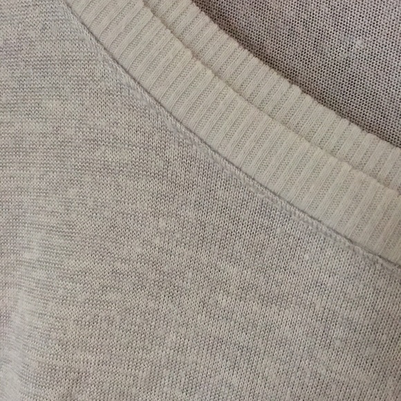 NEVER WORN Vera Wang cream flowy long sleeve - Picture 4 of 5